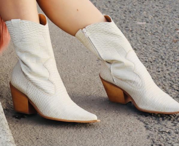 What to wear with Women Western/Cowboy Boots